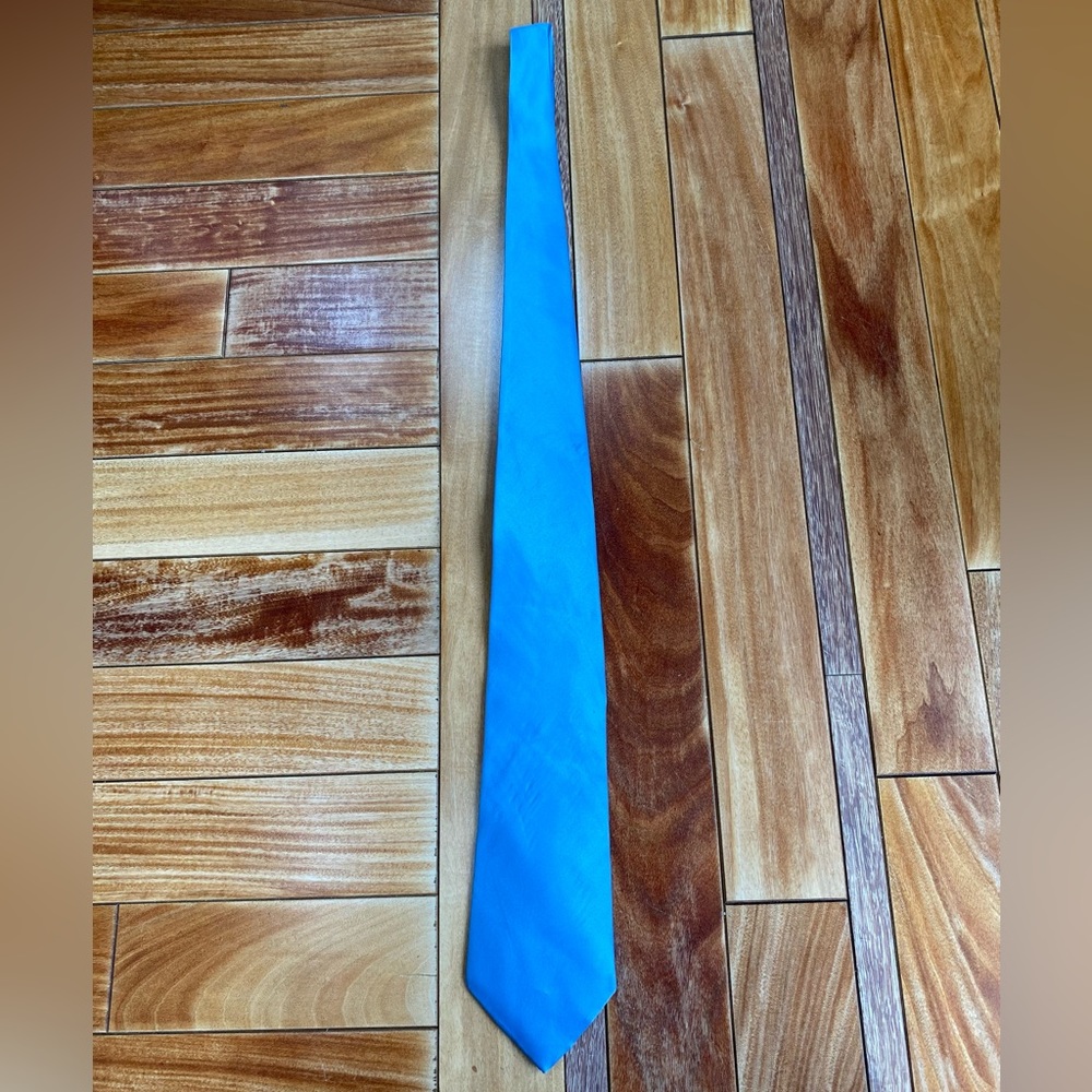 Nicole Miller Men’s Neck Tie